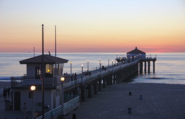 Manhattan Beach Pier stretching out over the Pacific from the sand